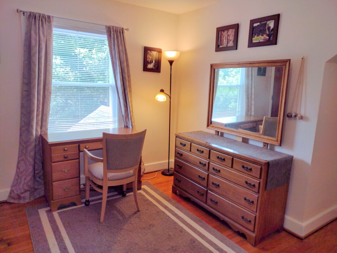 1302 Staunton Ave NW – Room with King Bed and Winter Mountain View/Available August 21